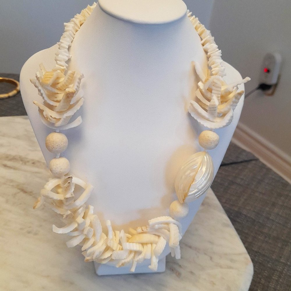 Vintage 1970's 18" Necklace Mother of Pearl, Pooka Shells and Natura Coral Beads